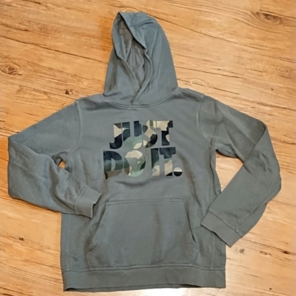 Nike Boy's (8-20) Club Fleece Pullover Hoodie | XL | Olive Camo